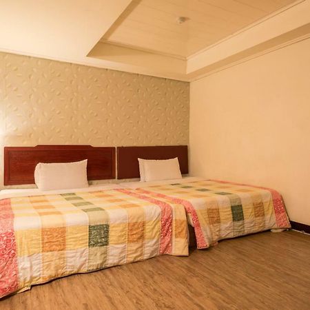 Galaxy Hotel Taichung Extérieur photo