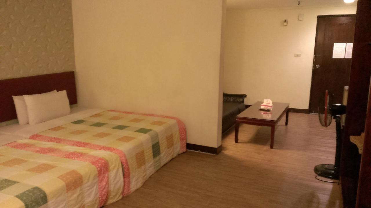 Galaxy Hotel Taichung Extérieur photo