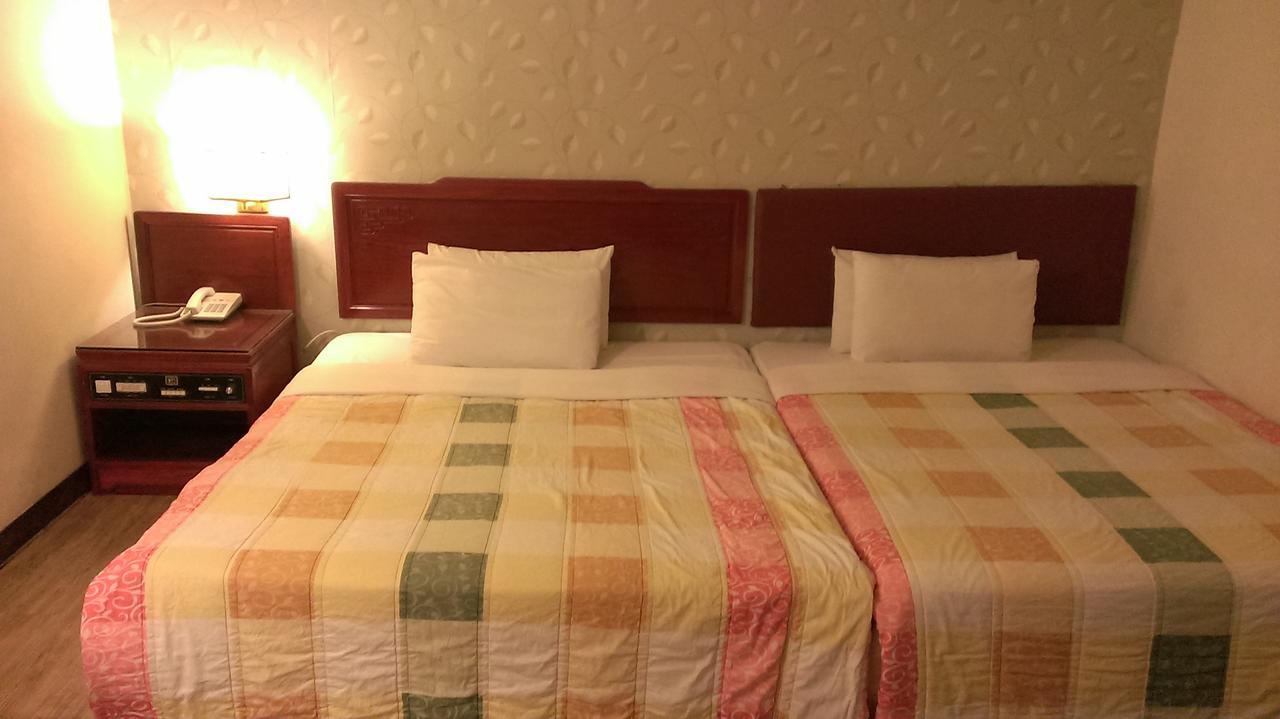 Galaxy Hotel Taichung Extérieur photo