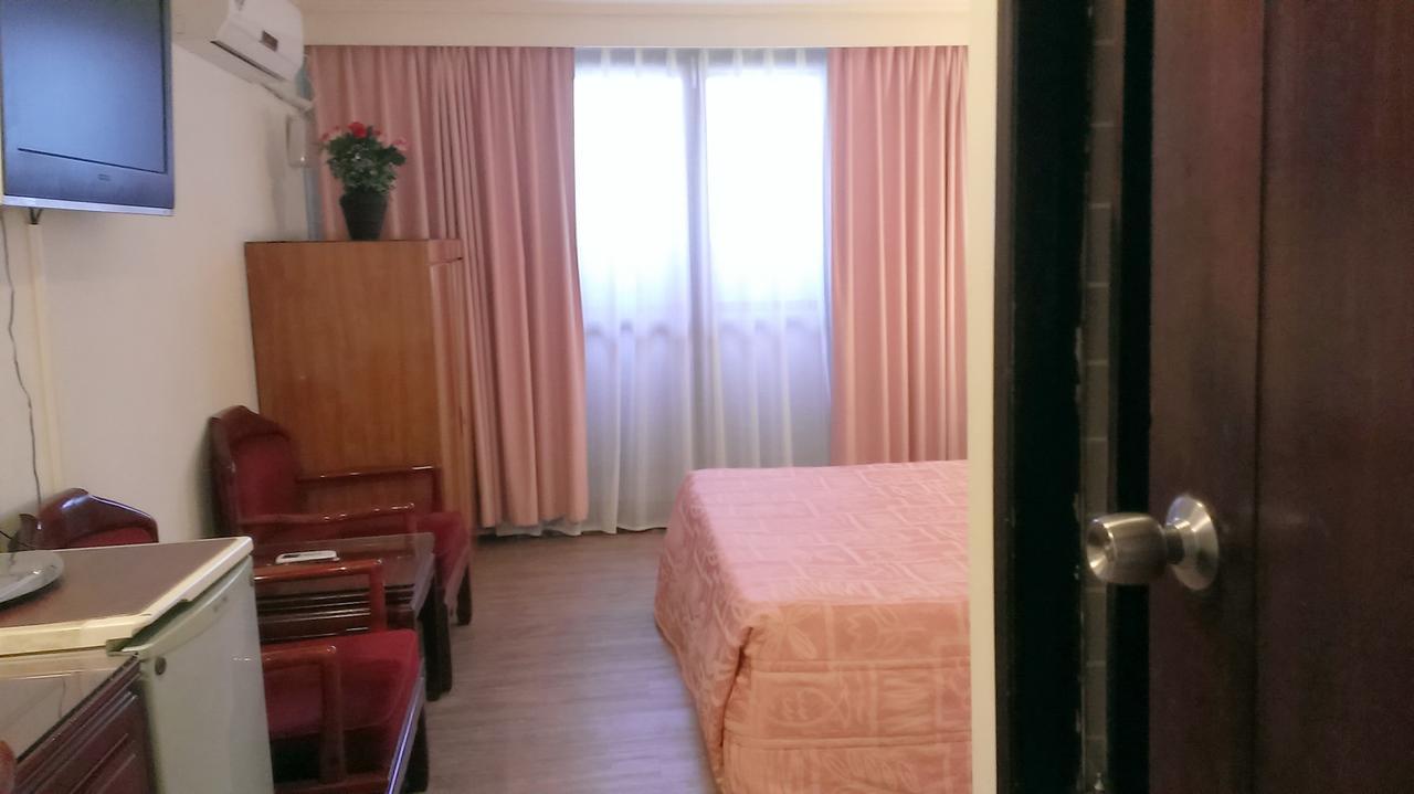 Galaxy Hotel Taichung Extérieur photo
