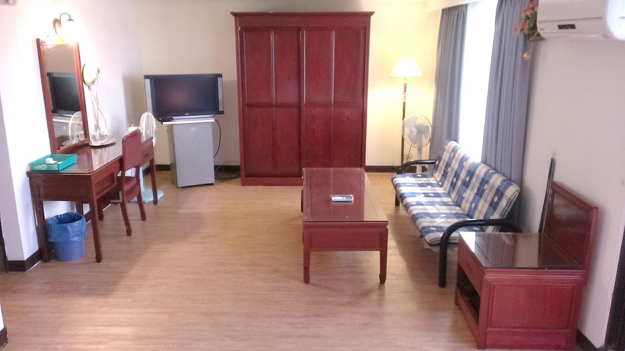 Galaxy Hotel Taichung Extérieur photo