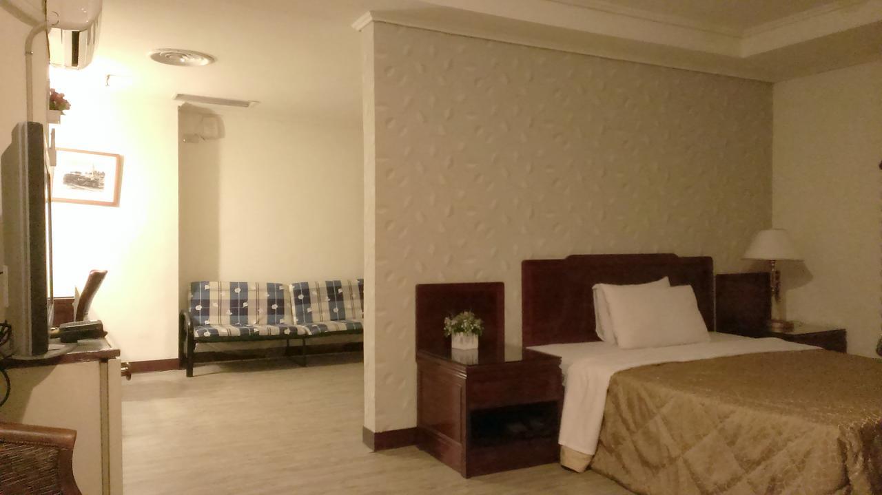Galaxy Hotel Taichung Extérieur photo
