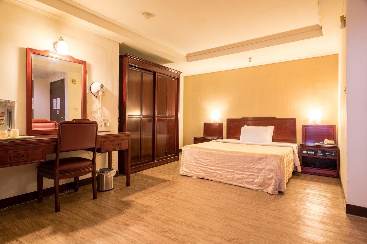 Galaxy Hotel Taichung Extérieur photo