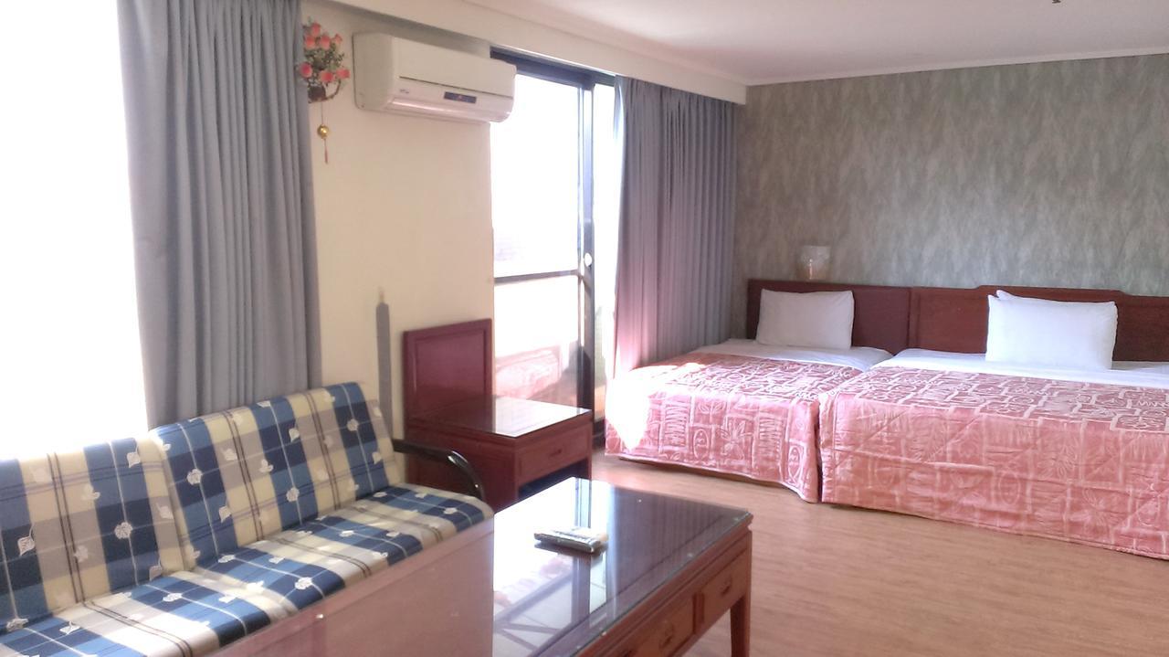 Galaxy Hotel Taichung Extérieur photo