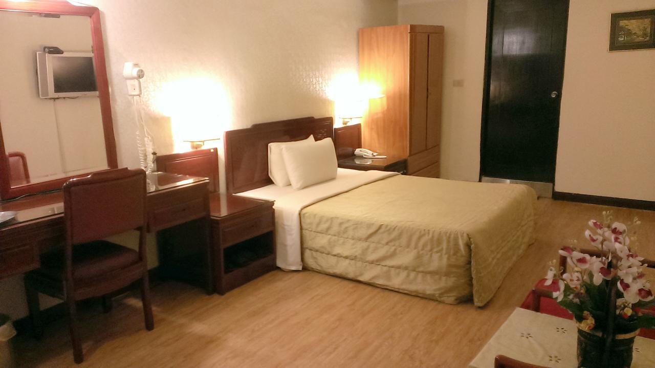 Galaxy Hotel Taichung Extérieur photo