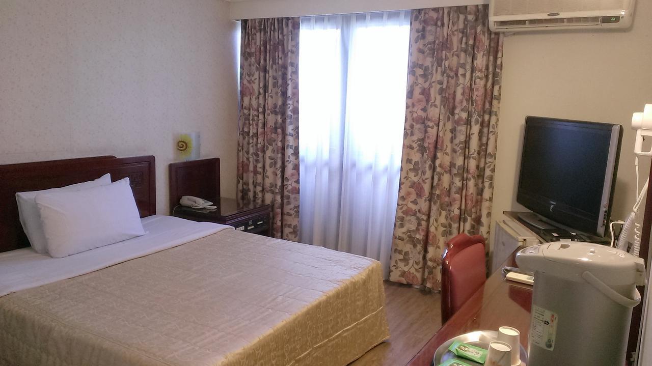Galaxy Hotel Taichung Extérieur photo