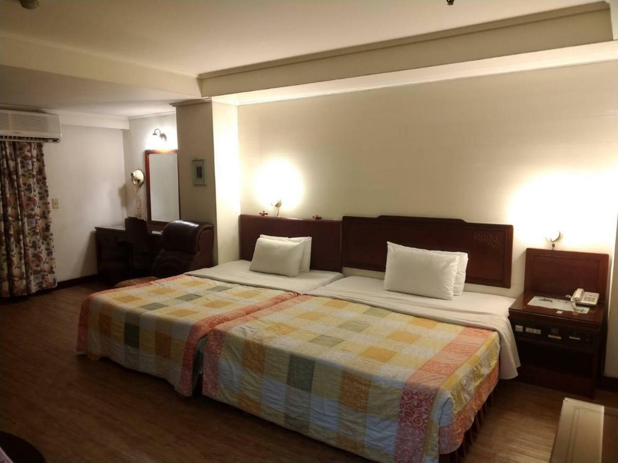 Galaxy Hotel Taichung Extérieur photo