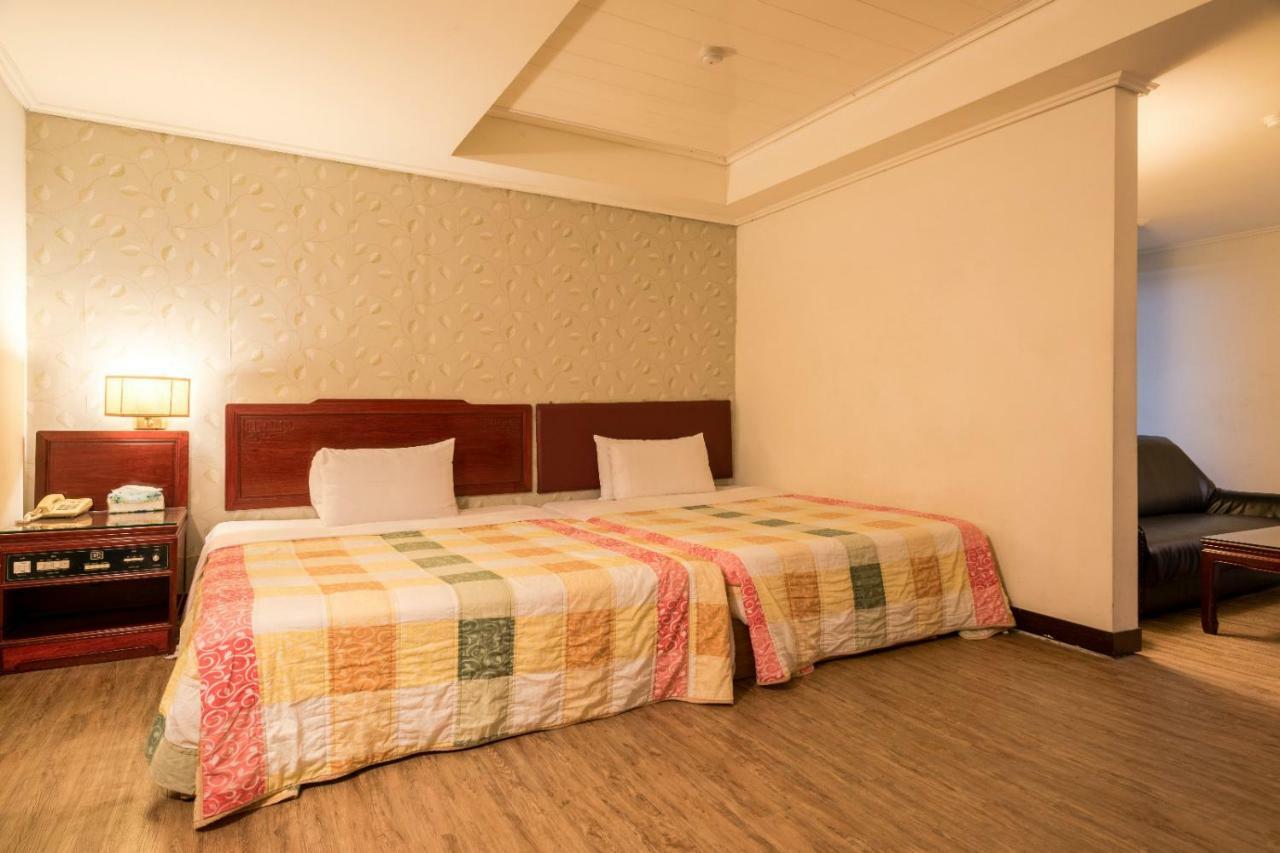 Galaxy Hotel Taichung Extérieur photo