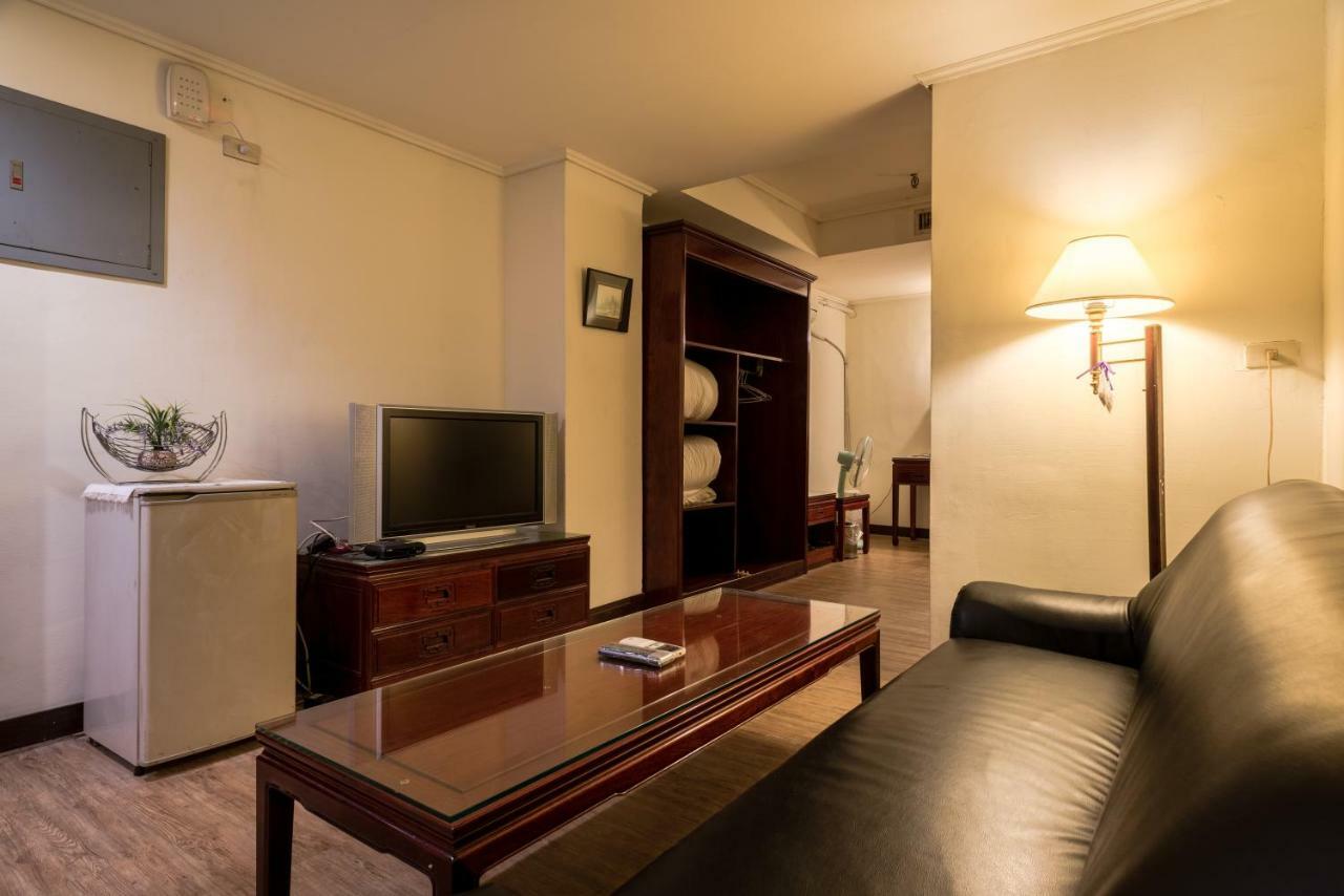 Galaxy Hotel Taichung Extérieur photo